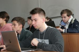 У ХНУРЕ проходить міський турнір юних інформатиків