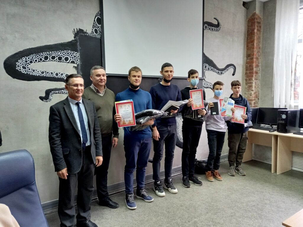 В ХНУРЭ наградили победителей турнира юных информатиков