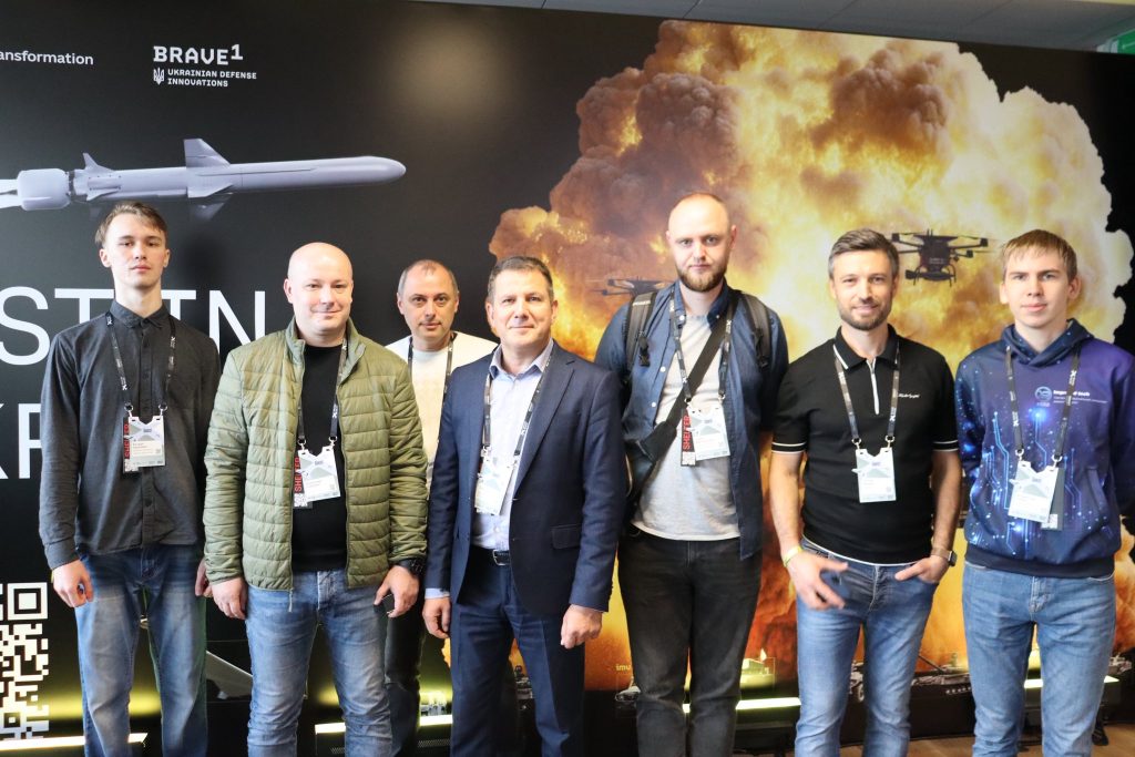 Команда ХНУРЕ долучилась до найбільшого у світі інвестсаміту Brave1 Defense Tech Valley 2025, який проходив у Львові