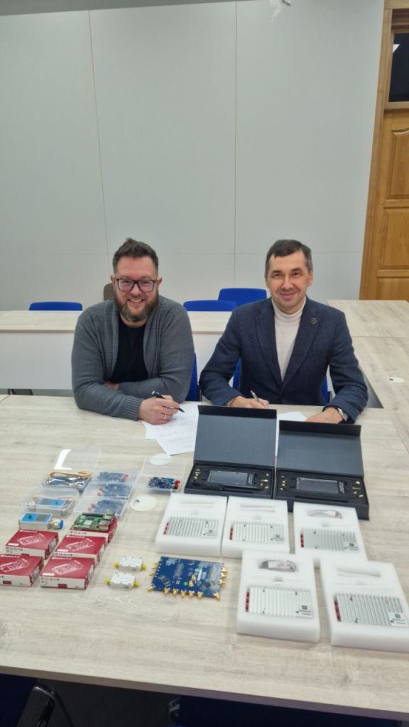 Відбулася передача сучасного обладнання для створення лабораторії цифрової обробки сигналів на кафедрі ЕОМ ХНУРЕ