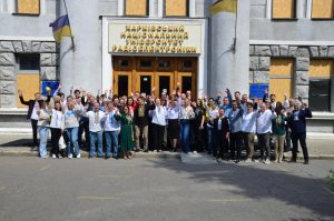 Вдягаємо вишиванки: шануємо традиції та культурний код України