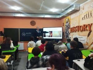 AeroNURE Week, що переріс у місяць: ХНУРЕ протягом лютого-березня 2026 року провів серію профорієнтаційних заходів для учнів 8–11 класів Новобаварського району