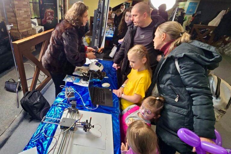 Ярмарок спорту та науки: Рухайся та досліджуй