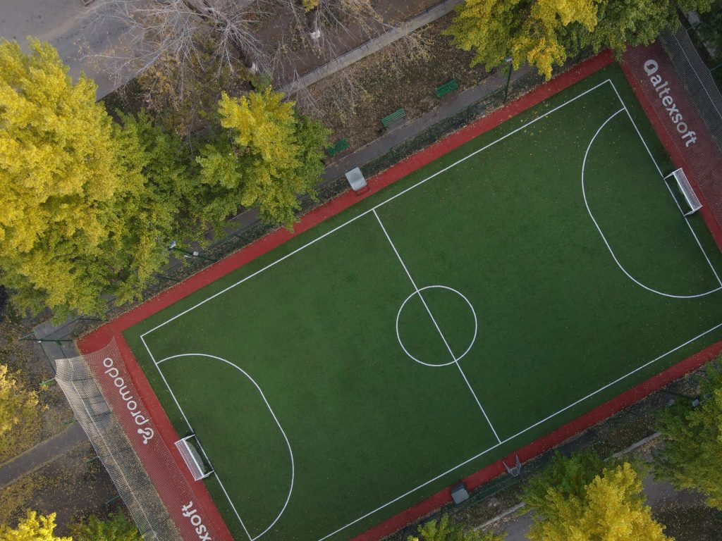 Випускники ХНУРЕ повністю реконструювали футбольне поле університету
